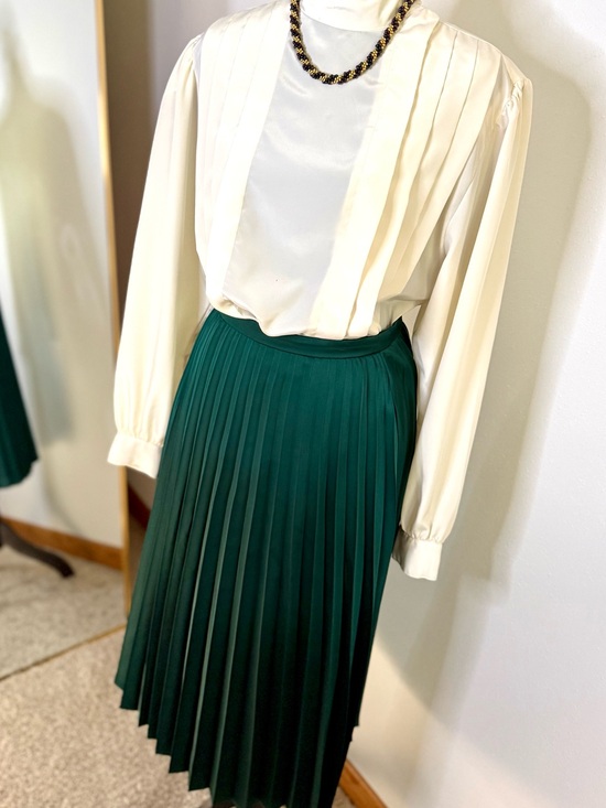 J. Crew Dresses & Skirts - J. Crew Emerald Green Pleated Midi Skirt Satin Flowy Size 00
